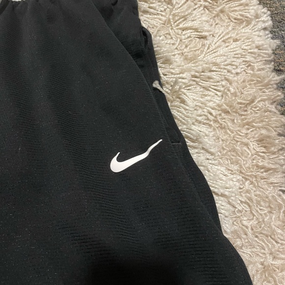 Men's Nike DNA Dri-Fit Black Basketball Shorts with Zipper Pocket - Picture 7 of 9